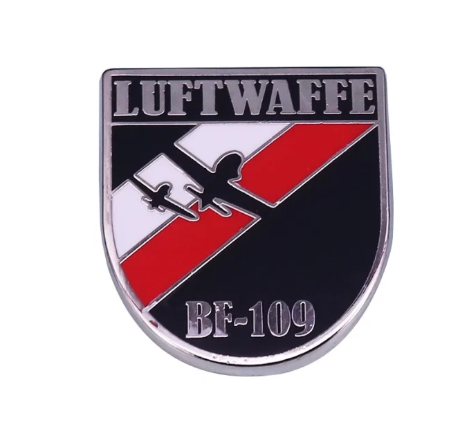 Sammler-Pin „Luftwaffe Bf-109“ – Legendäres Jagdflugzeug im Wappendesign