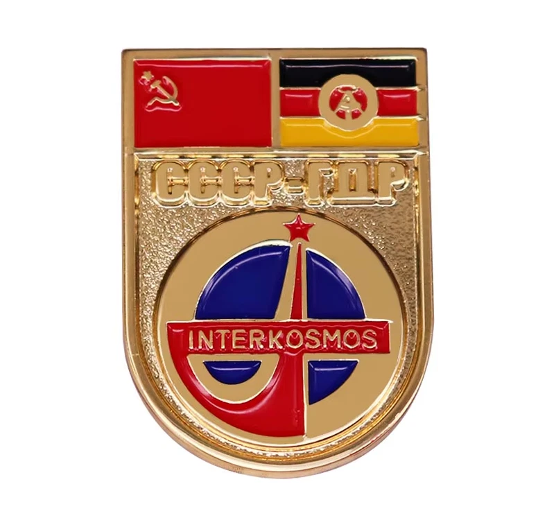 Anstecker „Interkosmos“ – CCCP & DDR Weltraum-Freundschaft – Gold-Edition