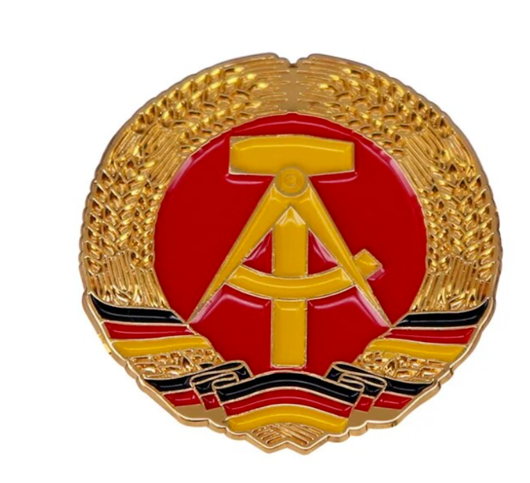 DDR Metall Anstecker Pin Osten Hammer Zirkel Ehrenkranz